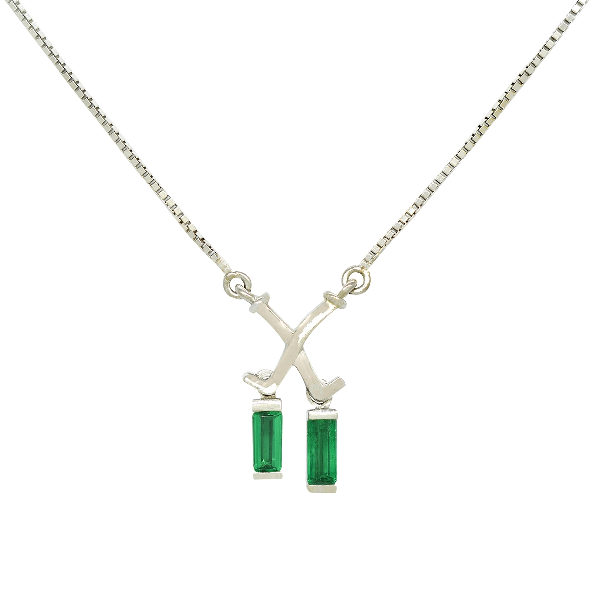 emerald-necklace-in-18k-white-gold-with-2-baguette-cut-natural-colombian-emeralds