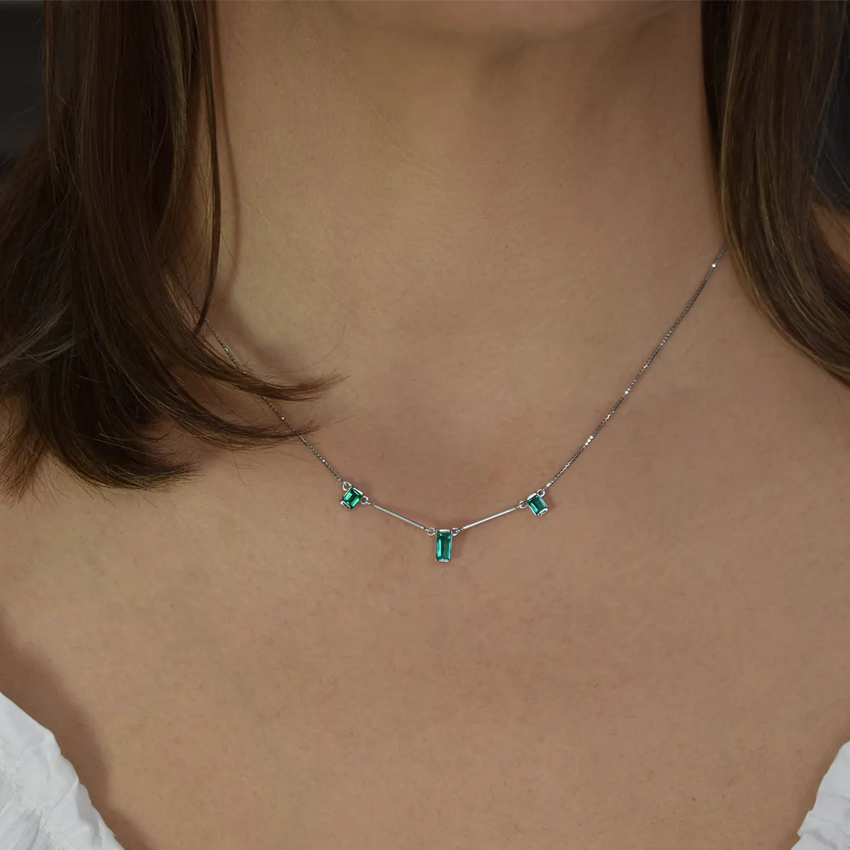 emerald_cut_emeralds_necklace_silver.webp