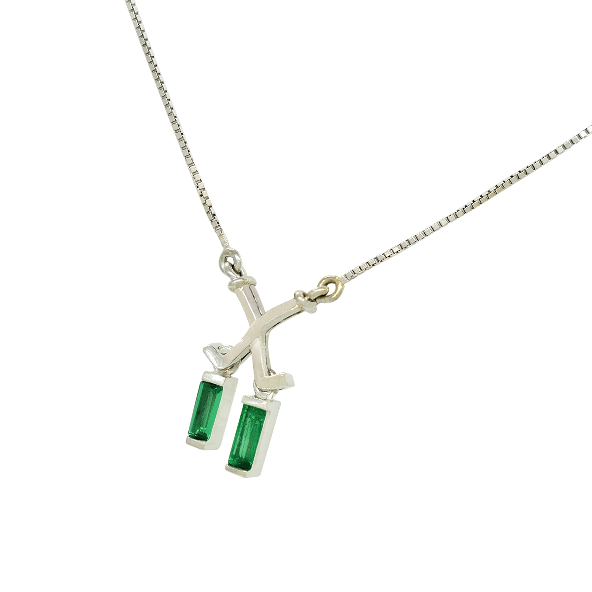 The 2 elongated shape emeralds dangle at the center part of the necklace in open bezels that allowing to see the sides of the gems