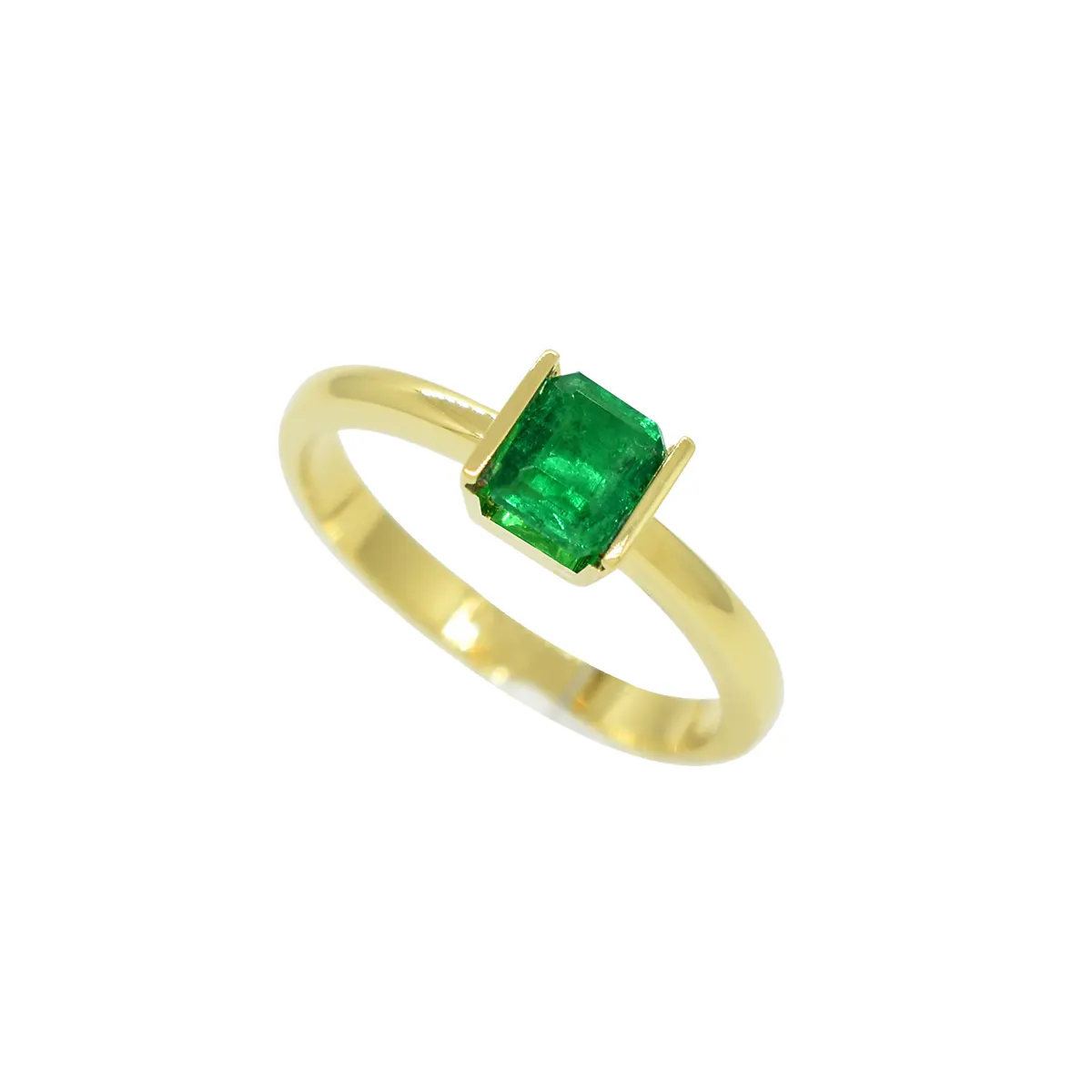 The open tension setting gives the ring a contemporary and minimalistic look, allowing the emerald to be the focal point