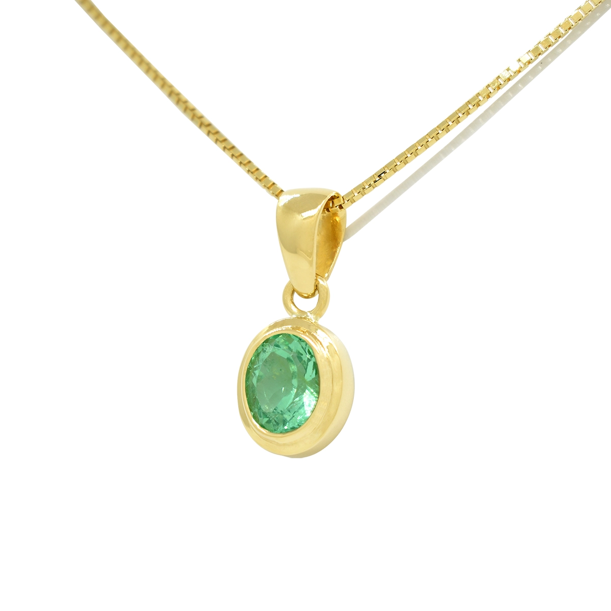 Queen Emerald ~ classic-emerald-pendant-in-18k-gold-solitaire-bezel-setting