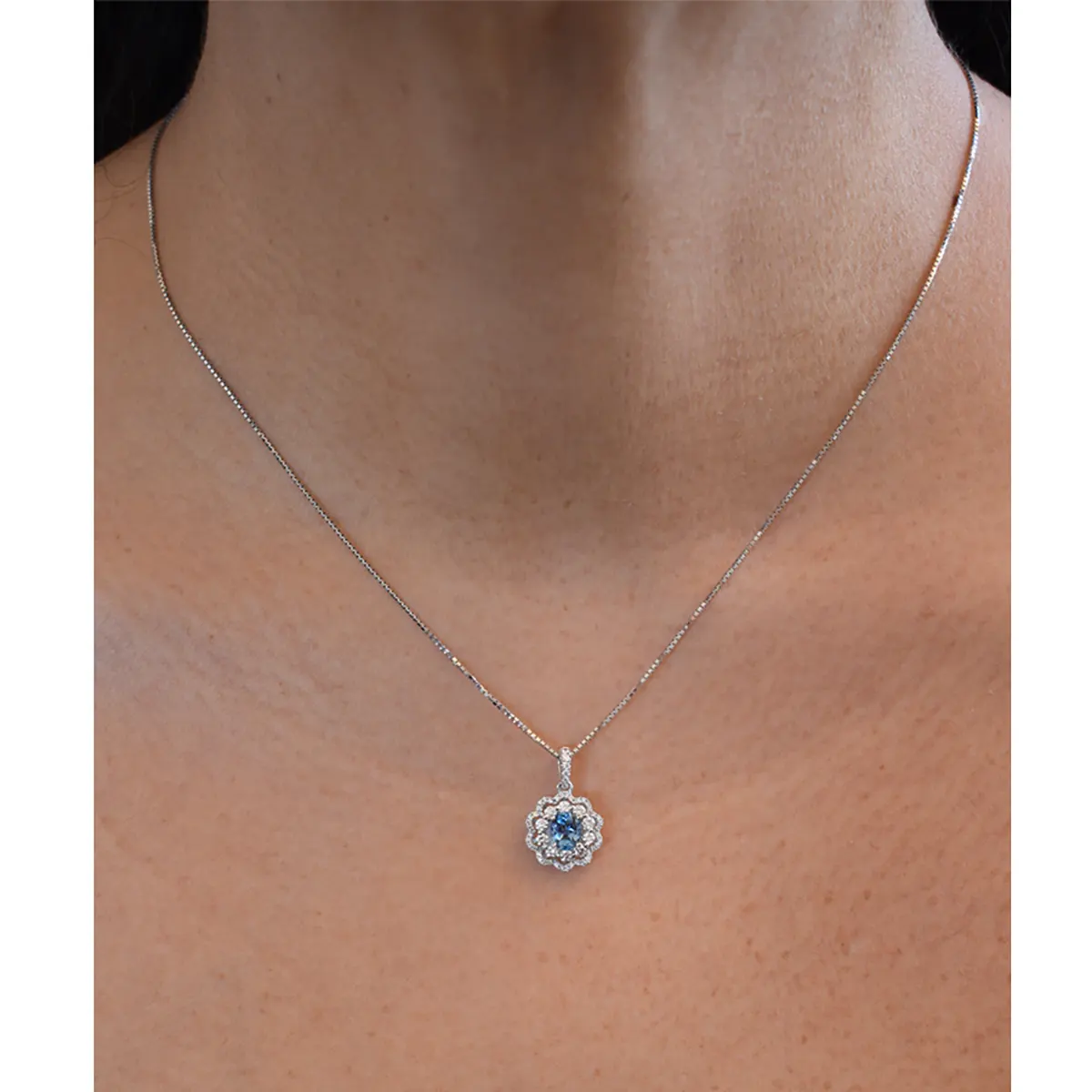 Necklace on a model's neck showing the excellent quality of the oval shape aquamarine and brilliant diamonds